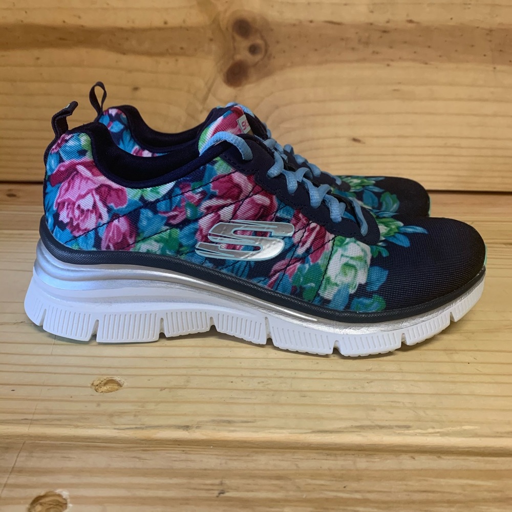 Sketchers Fashion Fit women’s size 6